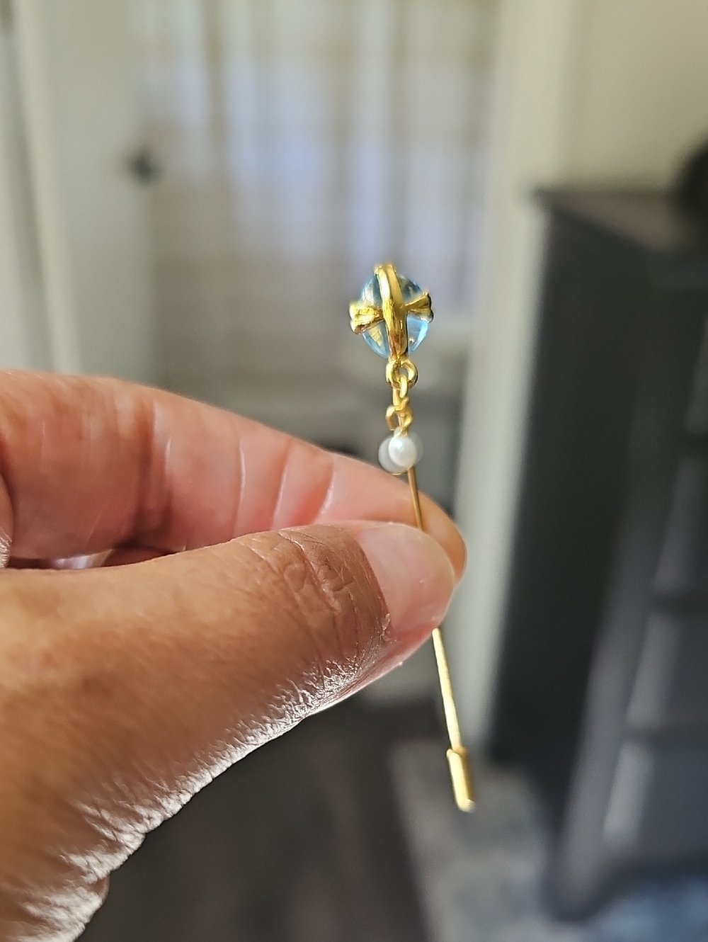 Gold-Tone Blue Crystal Drop with Pearl Accent Hat Pin Tie Pin Brooch